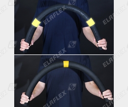 Vergleich visibility aircraft refuelling hoses - below: "Yellow Band" standard, top: "NEON" new version with reflecting bands
