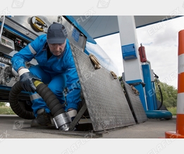 Fuel delivery at the petrol station