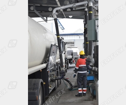 Terminal / gantry: TW hose assemblies for bottom loading of road tankers