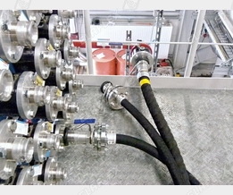 Tank storage: manifold with DDC Dry Disconnect Couplings, TW hose assemblies